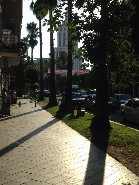 Apartamento Cheap And Chic Batumi Exterior foto