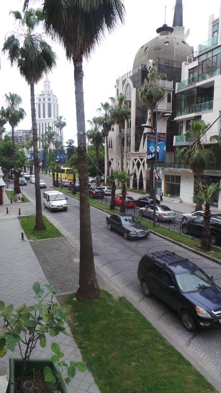 Apartamento Cheap And Chic Batumi Exterior foto