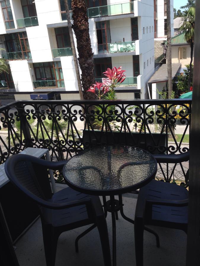 Apartamento Cheap And Chic Batumi Exterior foto